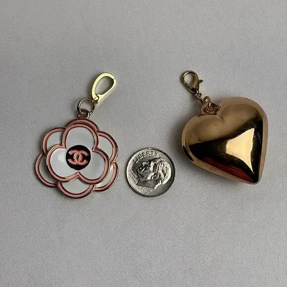 Chanel Pearl Necklace with Pink Flower Pendant - Picture 6 of 7